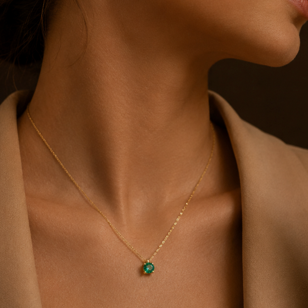 Collar Punto de Luz con Esmeralda, Oro 14K