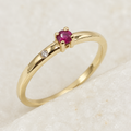 Anillo con Rubí y Diamante, Oro 14K