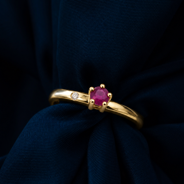 Anillo con Rubí y Diamante, Oro 14K