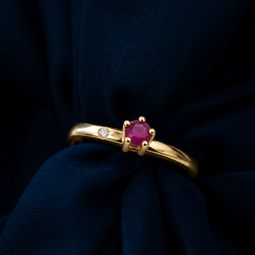 Anillo con Rubí y Diamante, Oro 14K