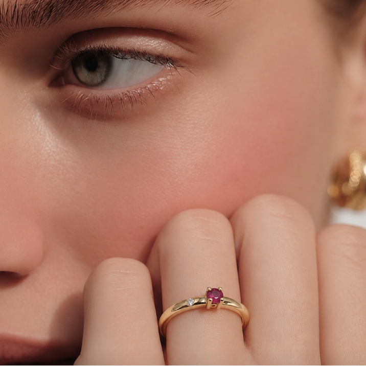 Anillo con Rubí y Diamante, Oro 14K