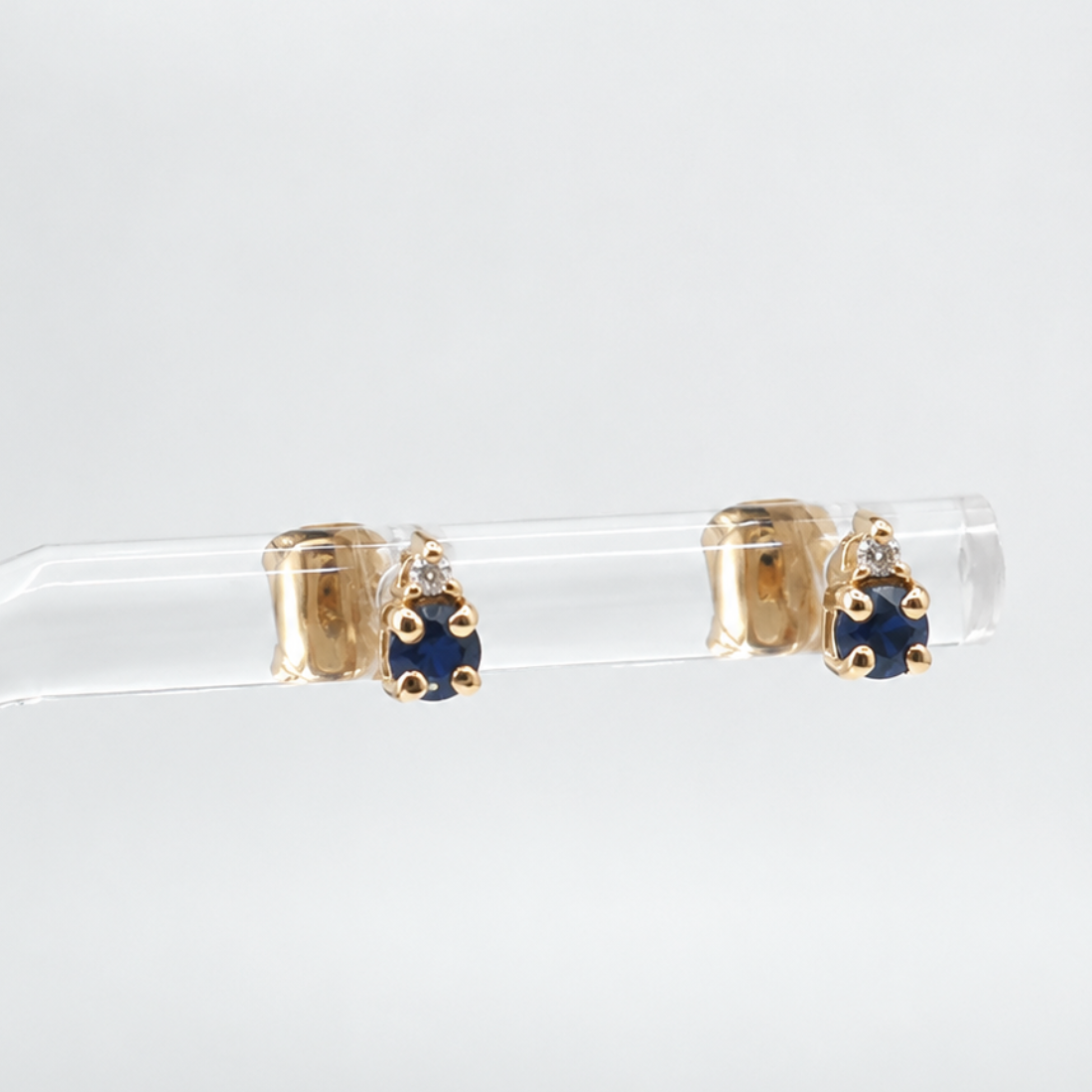 Aretes Topo con Zafiro y Diamante, Oro 14K