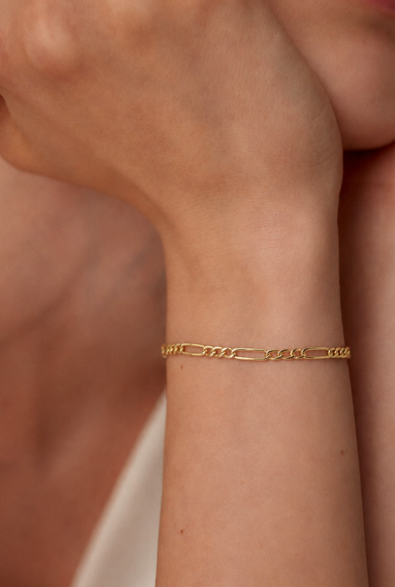 Pulsera Fígaro Maciza 2mm, Oro 10K